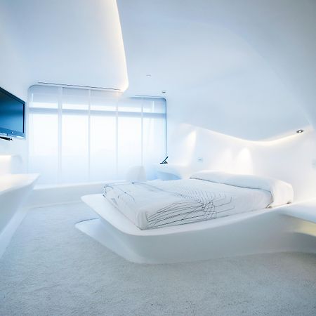 Hotel Puerta America Madrid Esterno foto The interior of a room at the hotel