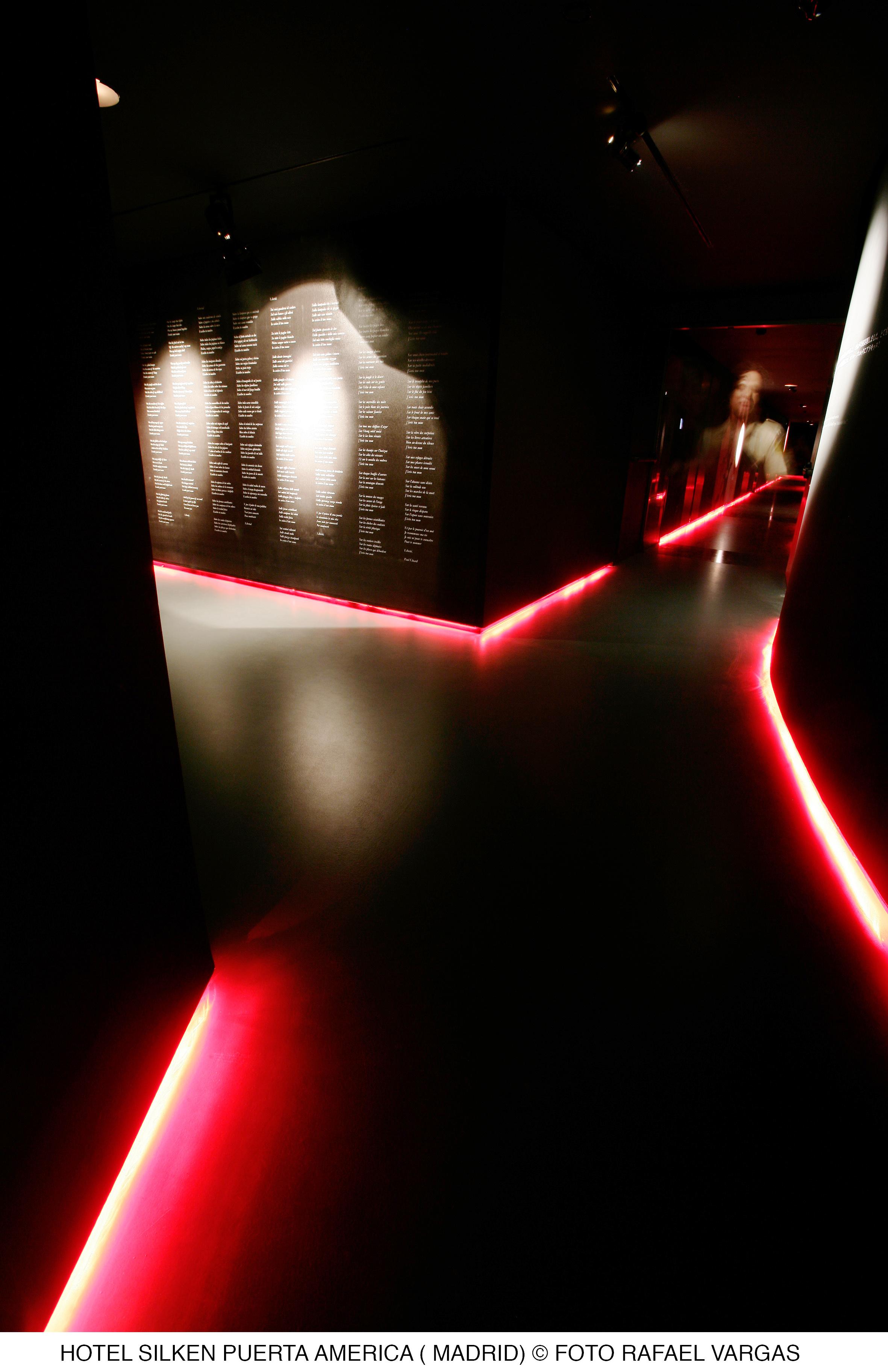 Hotel Puerta America Madrid Interno foto The museum's interior