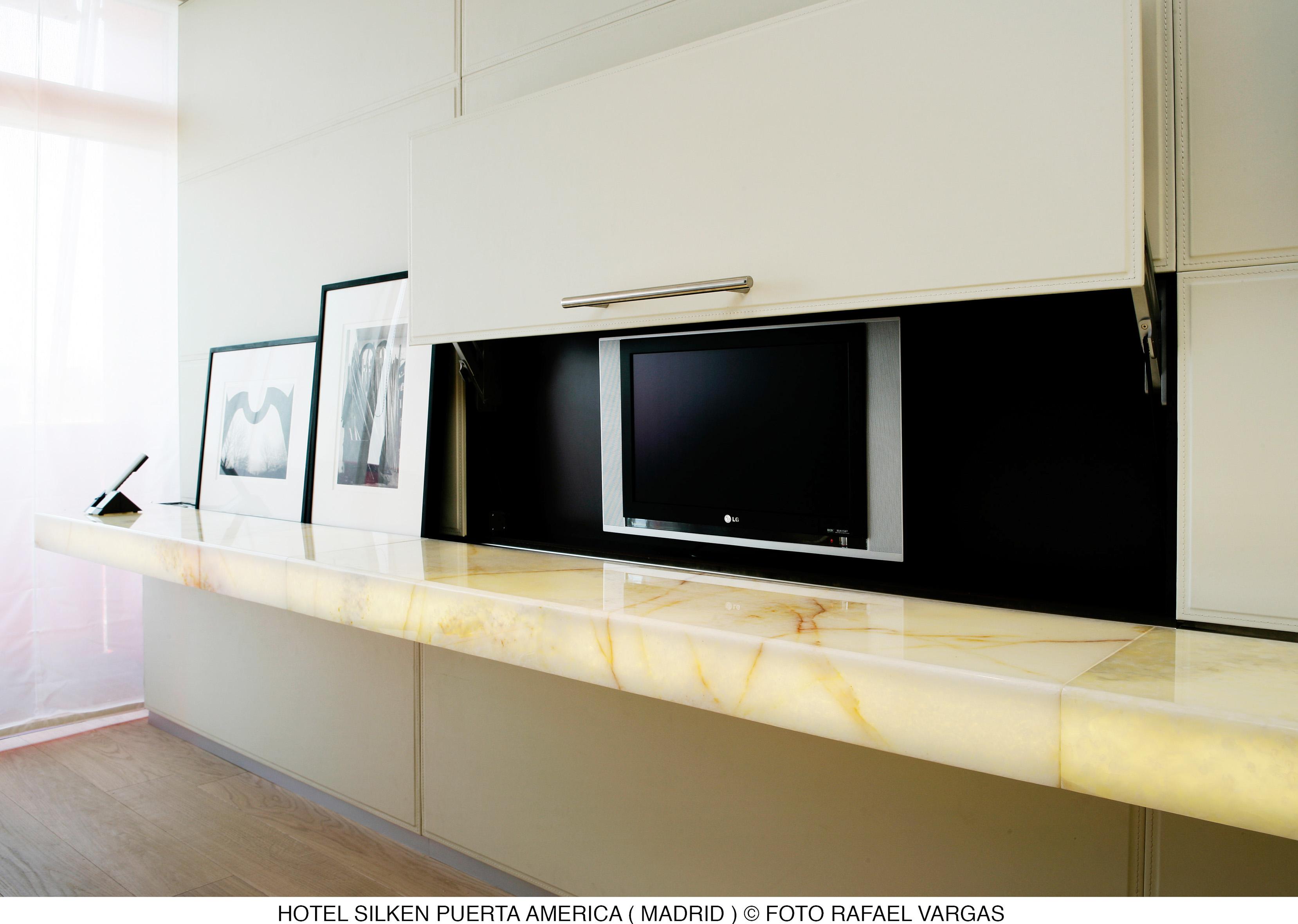 Hotel Puerta America Madrid Esterno foto Reception desk