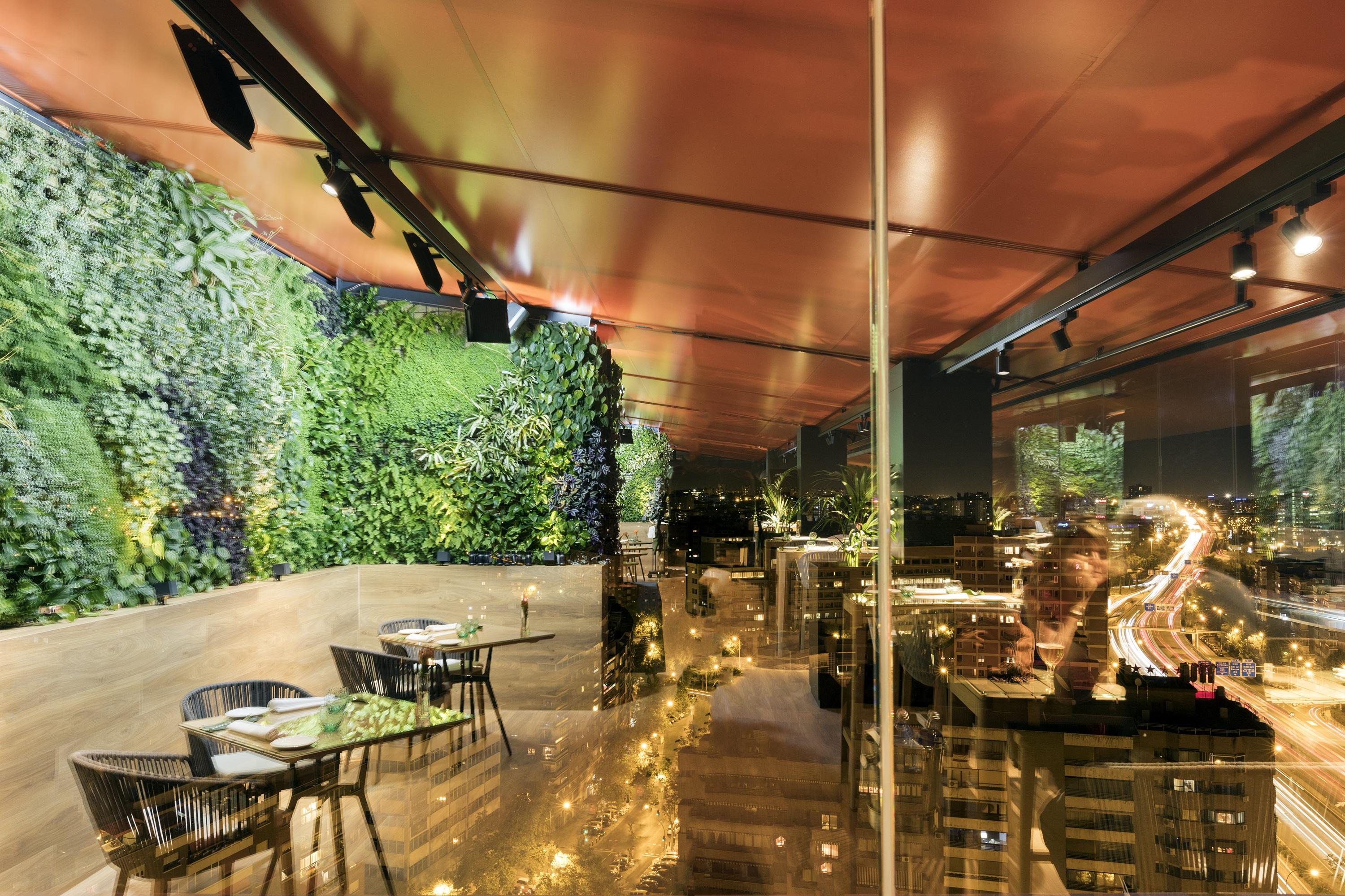 Hotel Puerta America Madrid Esterno foto The Sky Bar