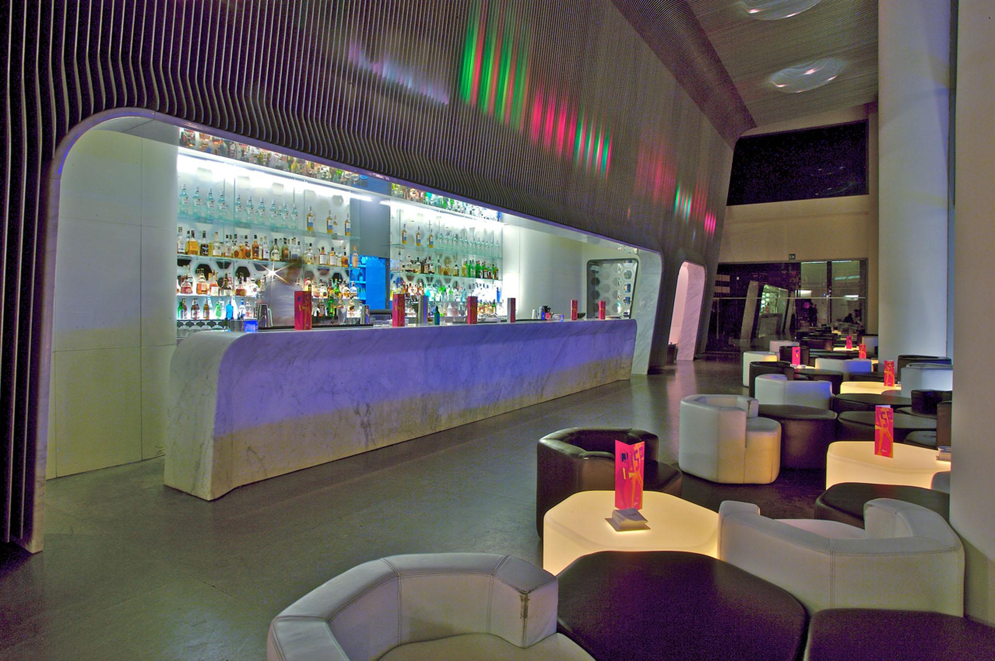 Hotel Puerta America Madrid Esterno foto The bar at the nightclub