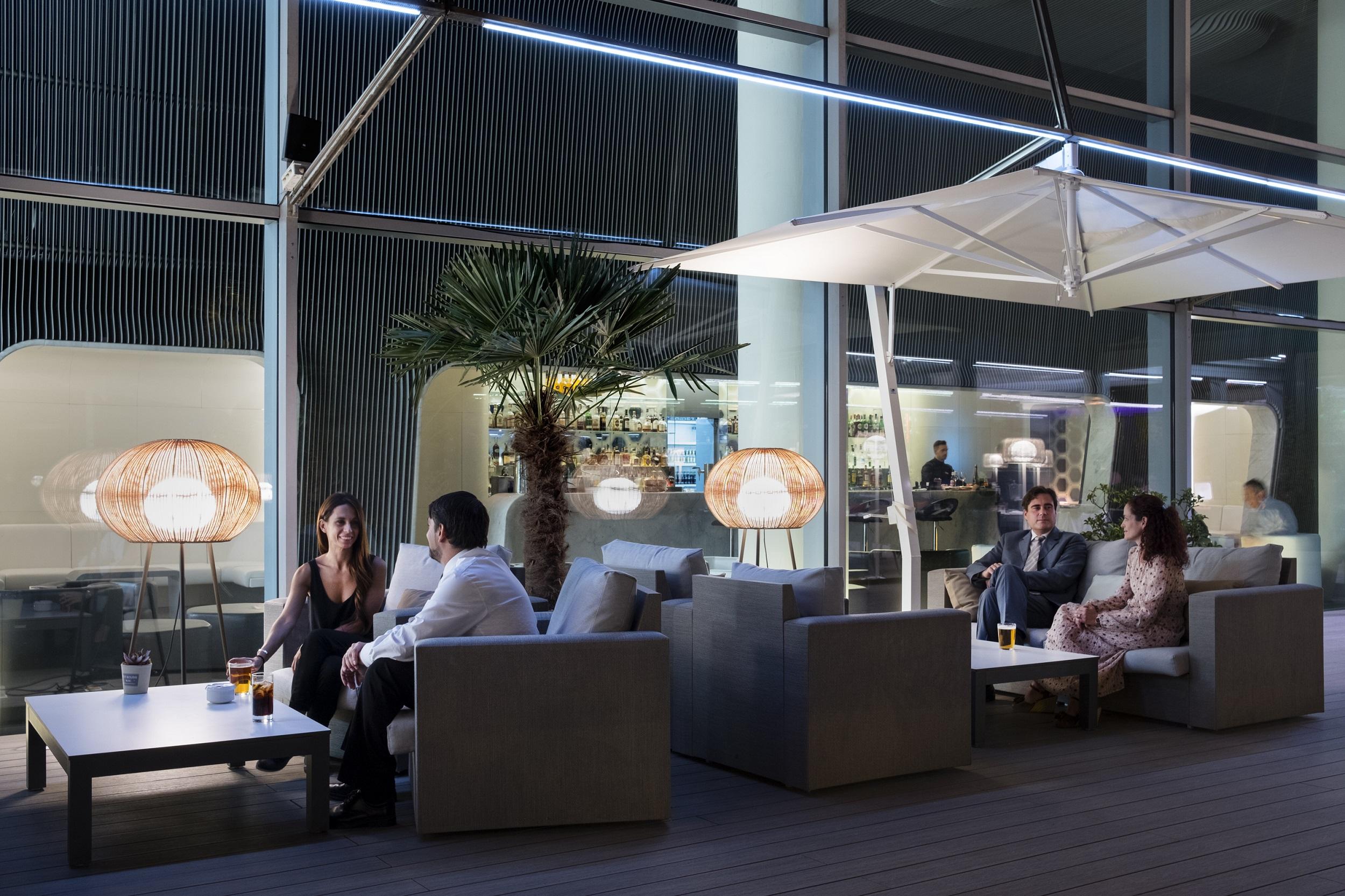 Hotel Puerta America Madrid Esterno foto The Sky Bar at the airport