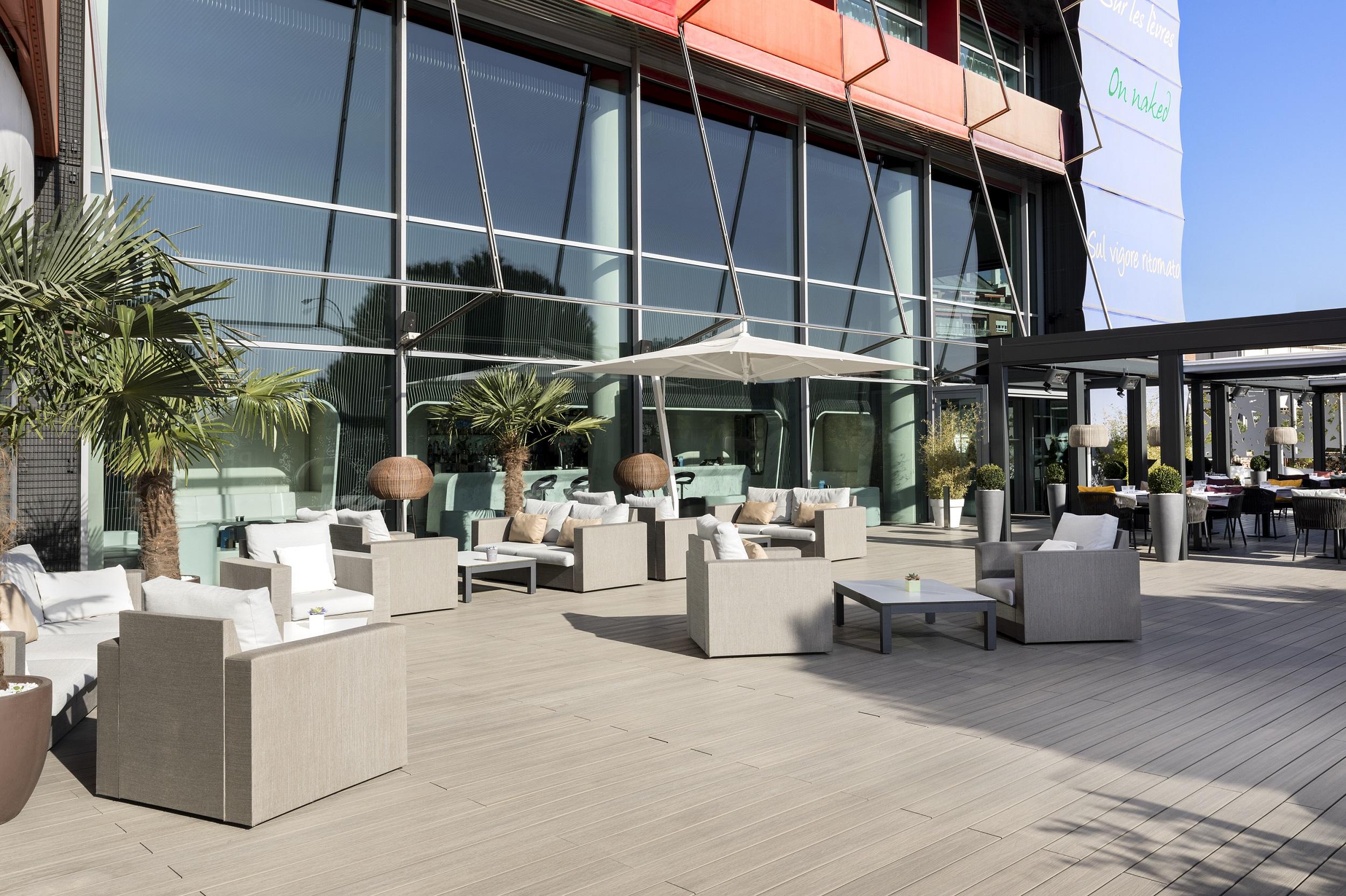 Hotel Puerta America Madrid Esterno foto The hotel's rooftop terrace