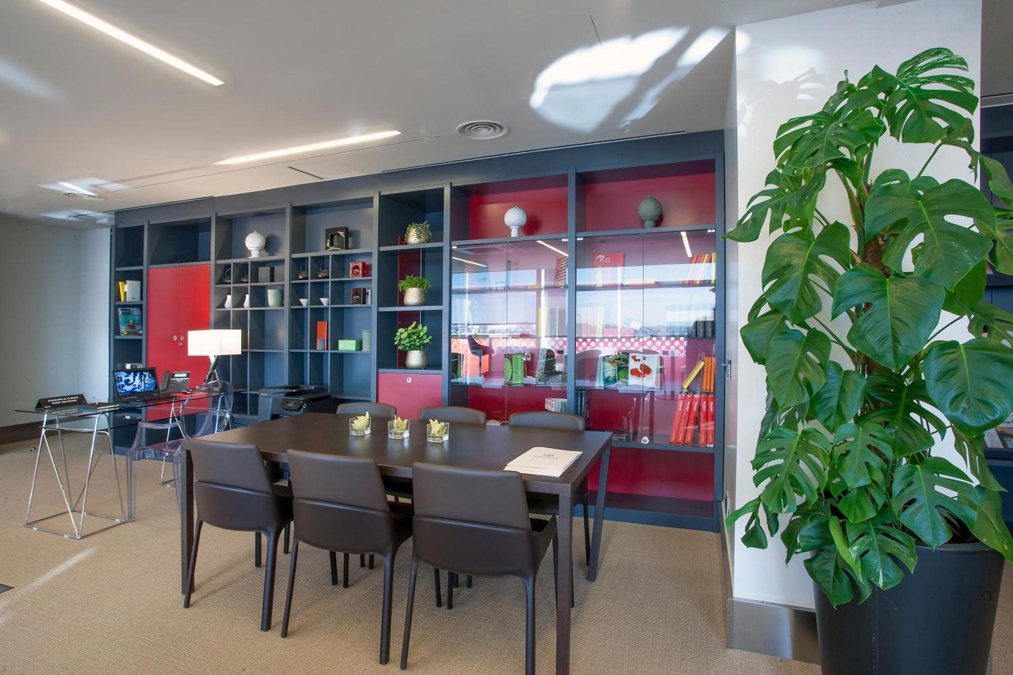 Hotel Puerta America Madrid Esterno foto The interior of the building