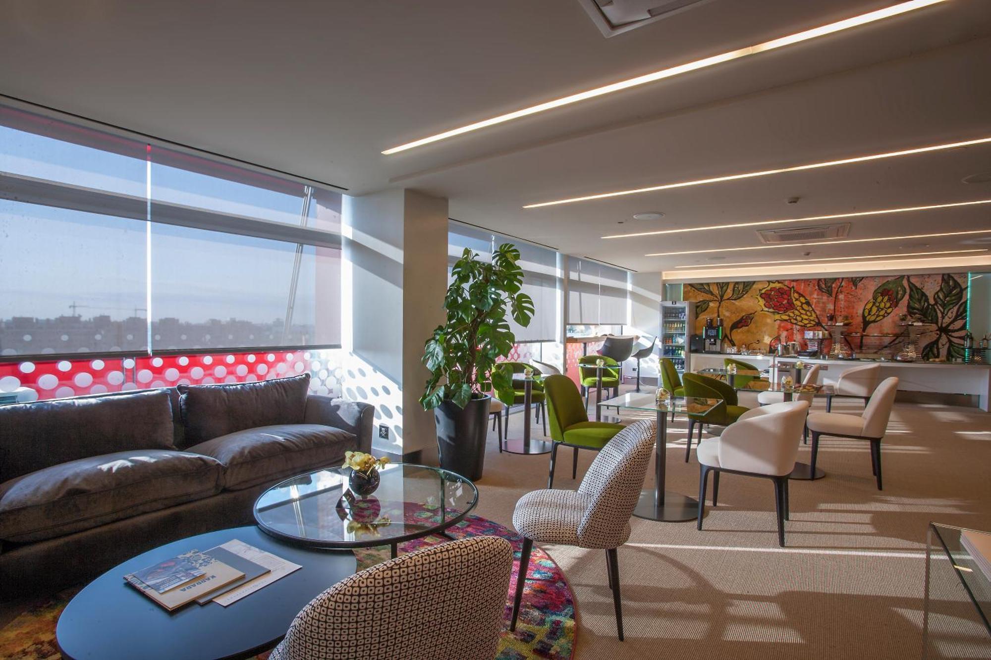Hotel Puerta America Madrid Esterno foto The hotel's lobby