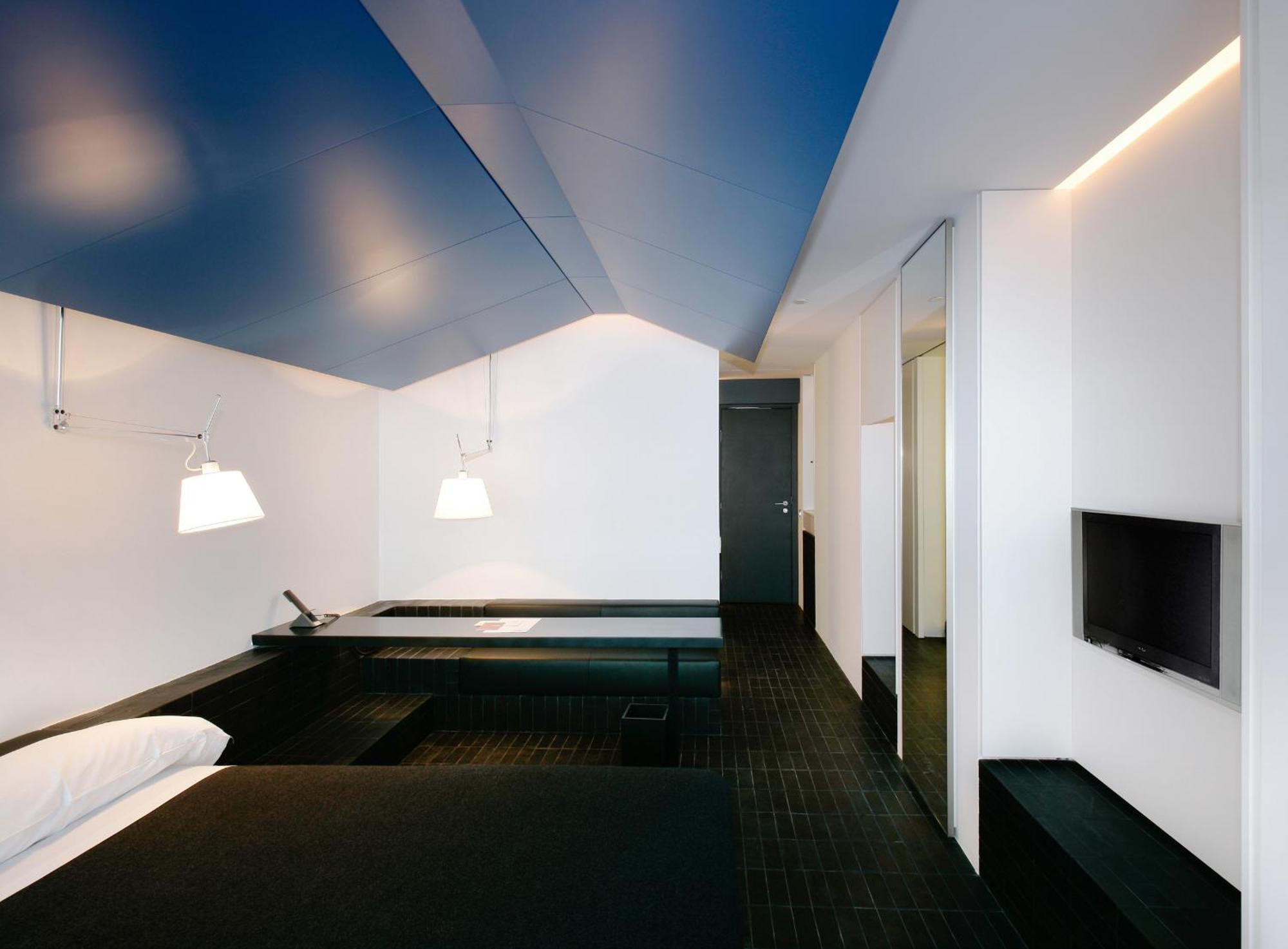 Hotel Puerta America Madrid Esterno foto A room at the hotel