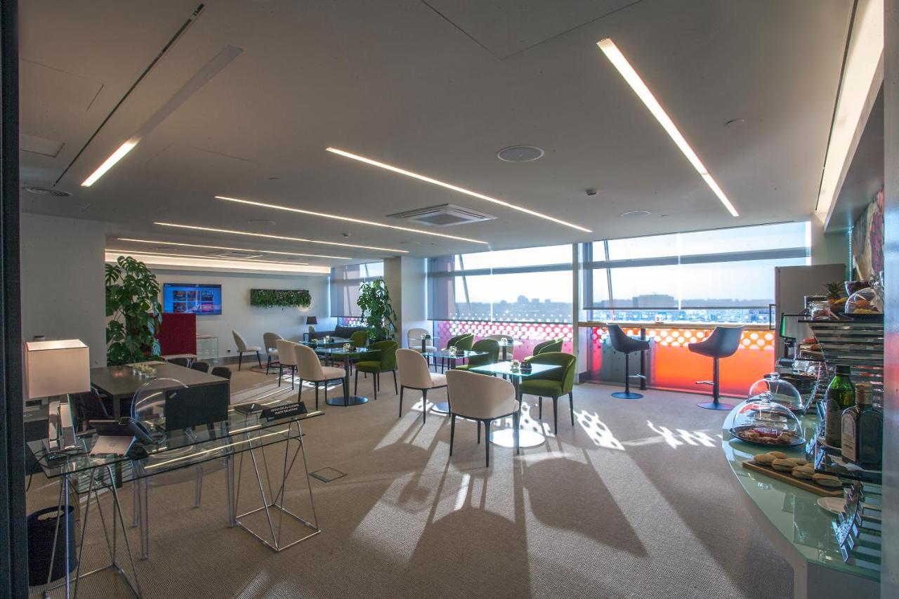 Hotel Puerta America Madrid Esterno foto The club's lounge