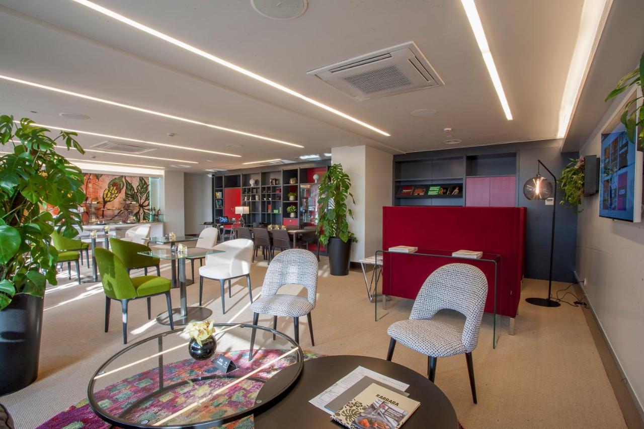 Hotel Puerta America Madrid Esterno foto Reception area