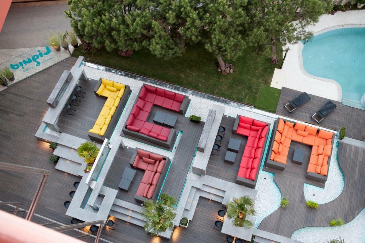 Hotel Puerta America Madrid Esterno foto The hotel's pool deck
